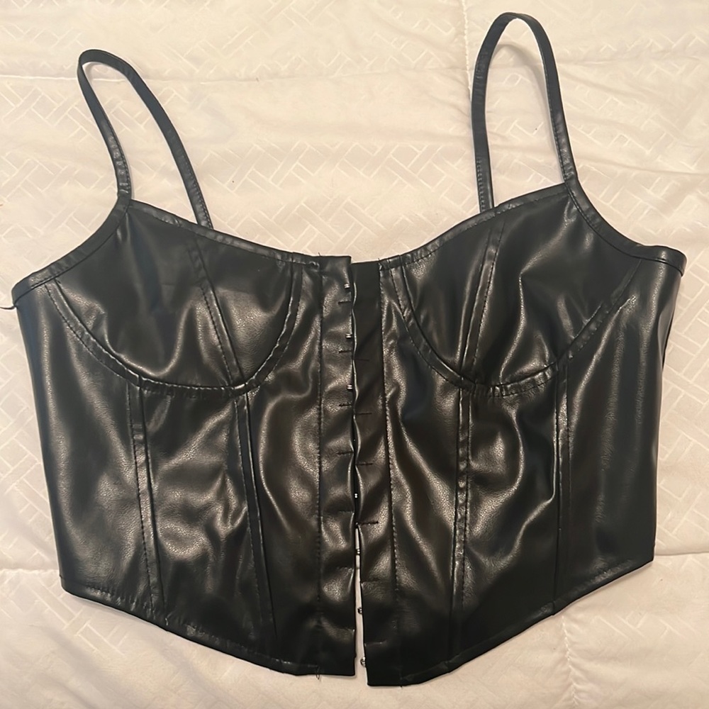 Cropped black (féaux) leather corset top